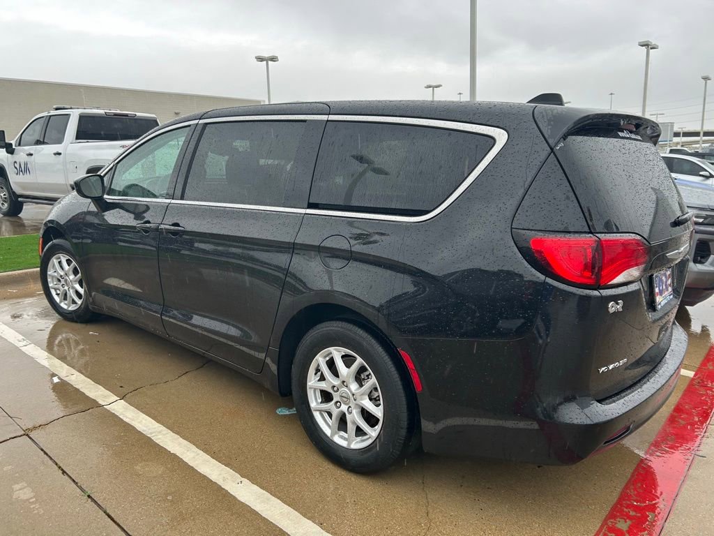 Used 2023 Chrysler Voyager LX FWD image 4