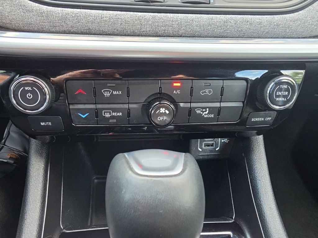 Used 2024 Jeep Compass Latitude AWD/4WD image 25
