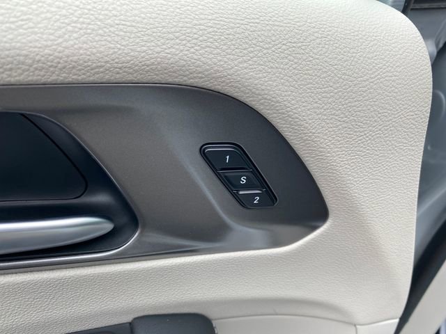 Used 2024 Chrysler Pacifica Touring-L FWD image 16