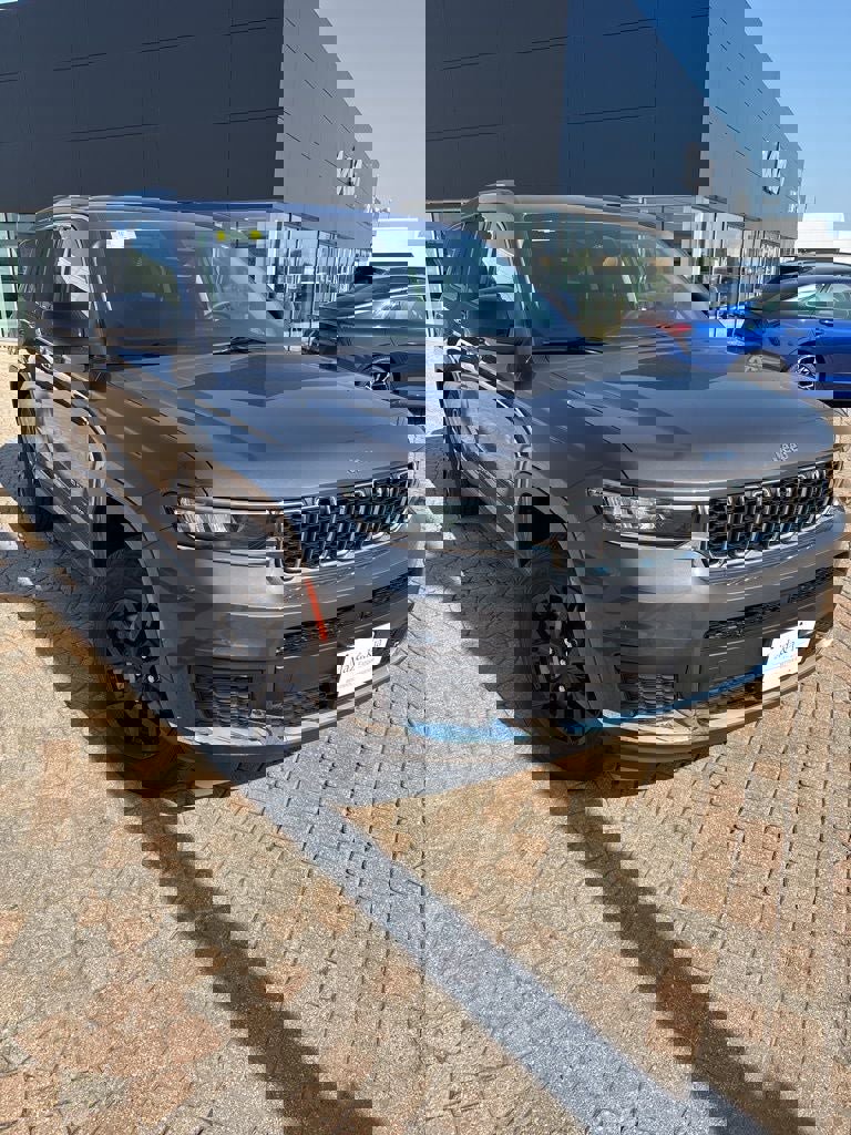 Used 2022 Jeep Grand Cherokee L Laredo w/ Luxury Tech Group I image 3