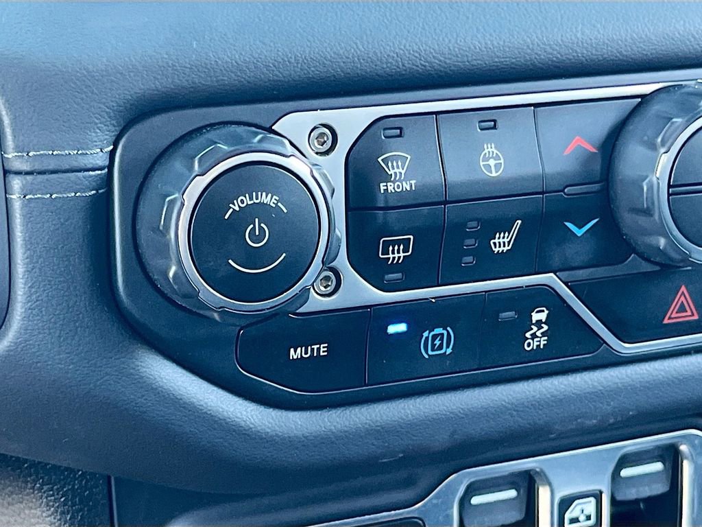 Certified 2025 Jeep Wrangler Unlimited Sahara w/ Safety Group image 19