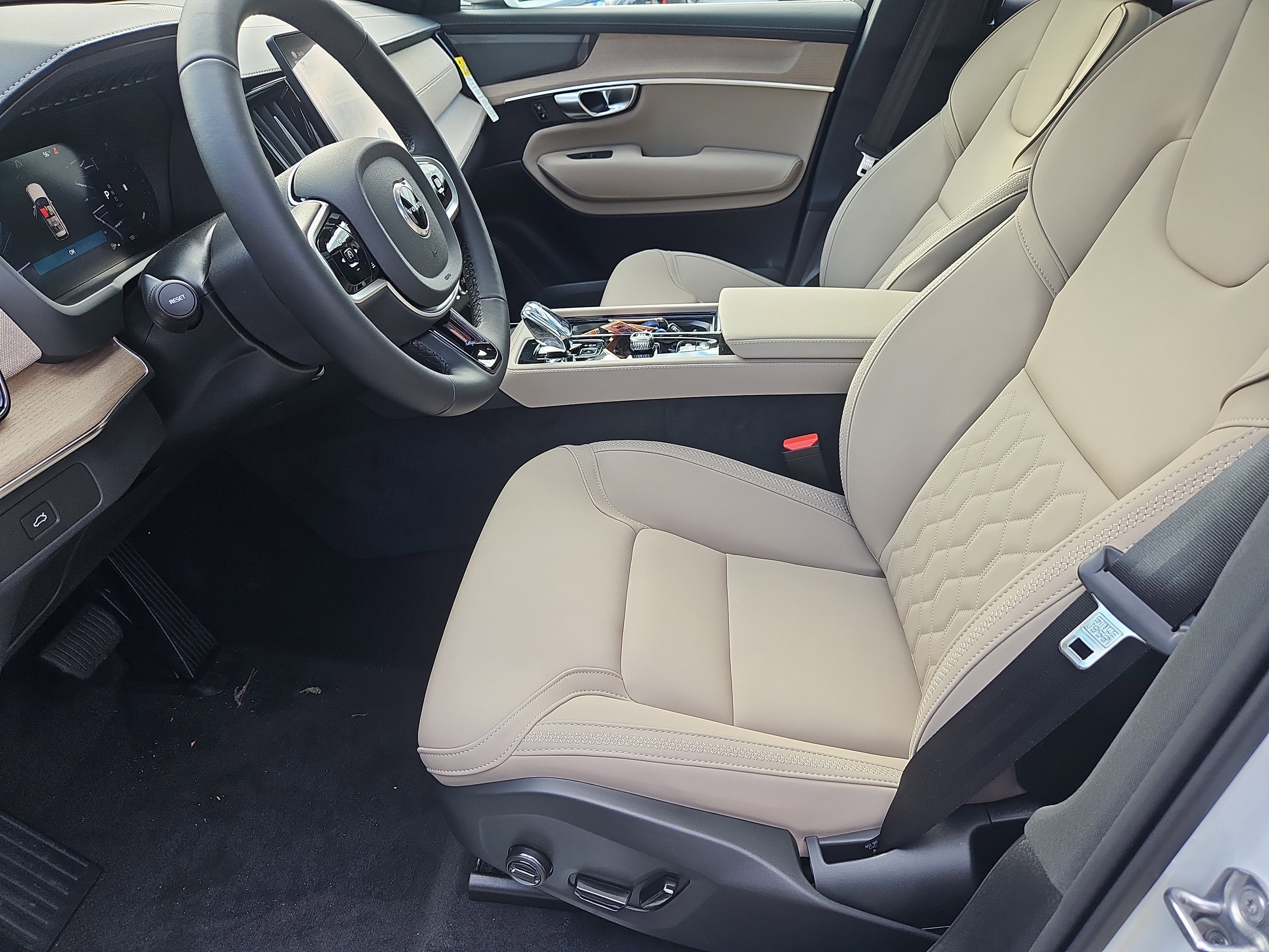 New 2026 Volvo XC90 B6 Plus w/ Protection Package Premier image 21