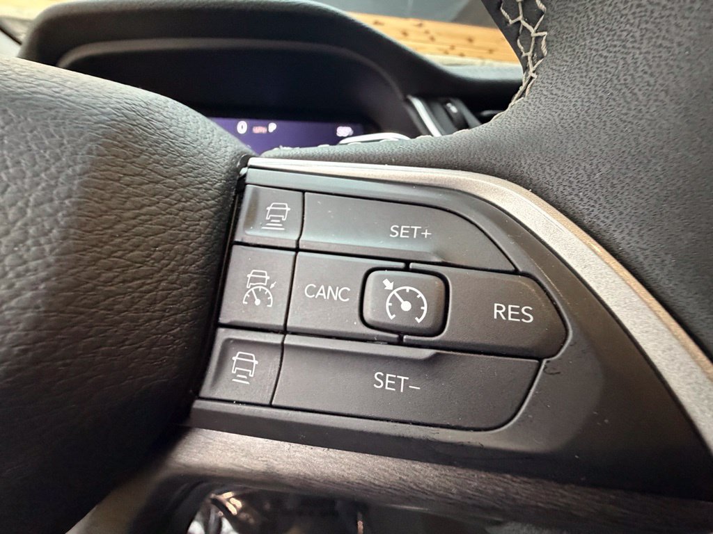 Used 2023 Jeep Grand Cherokee Limited AWD/4WD image 24