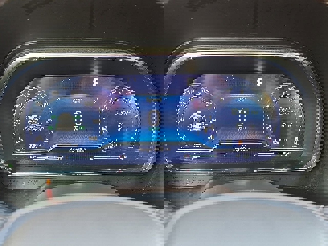 Used 2022 Chevrolet Suburban LT w/ Luxury Package image 25