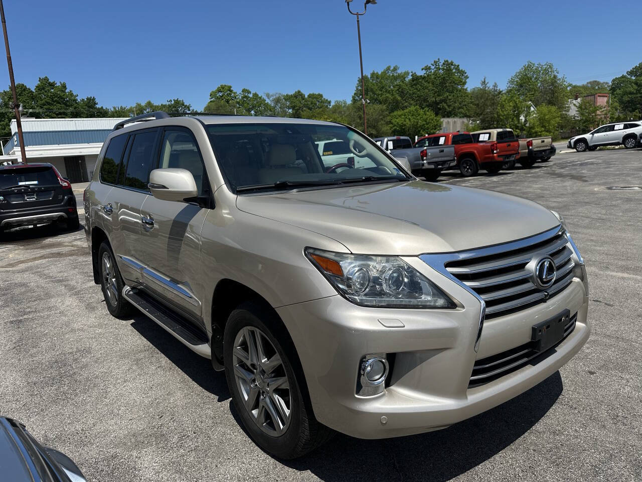 Used 2013 Lexus LX 570 4WD w/ Luxury Pkg image 3