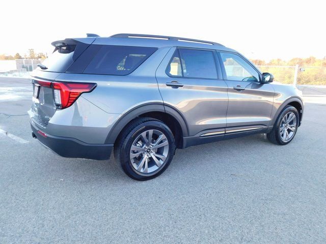 New 2026 Ford Explorer Active w/ Active Comfort Package image 3