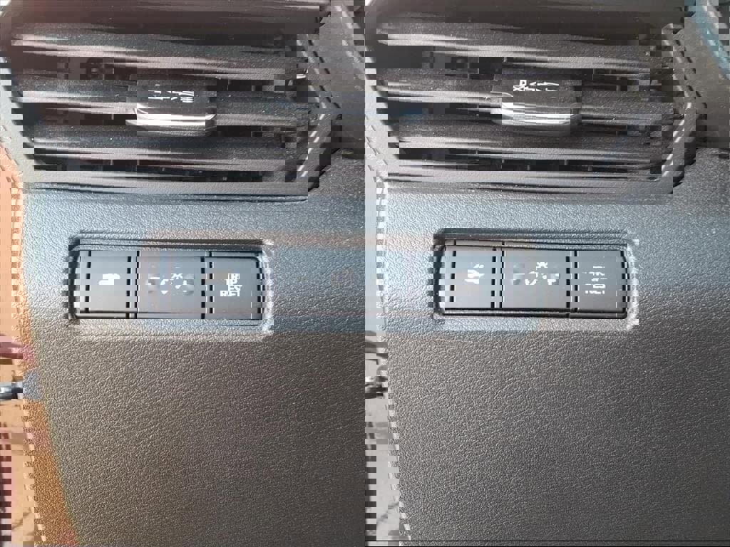 Used 2024 Nissan Altima 2.5 SV image 15