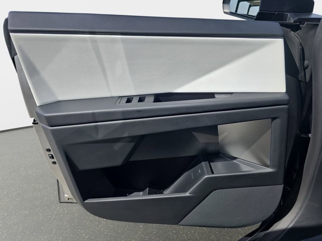 Used 2024 Tesla Cybertruck AWD Crew Cab image 29