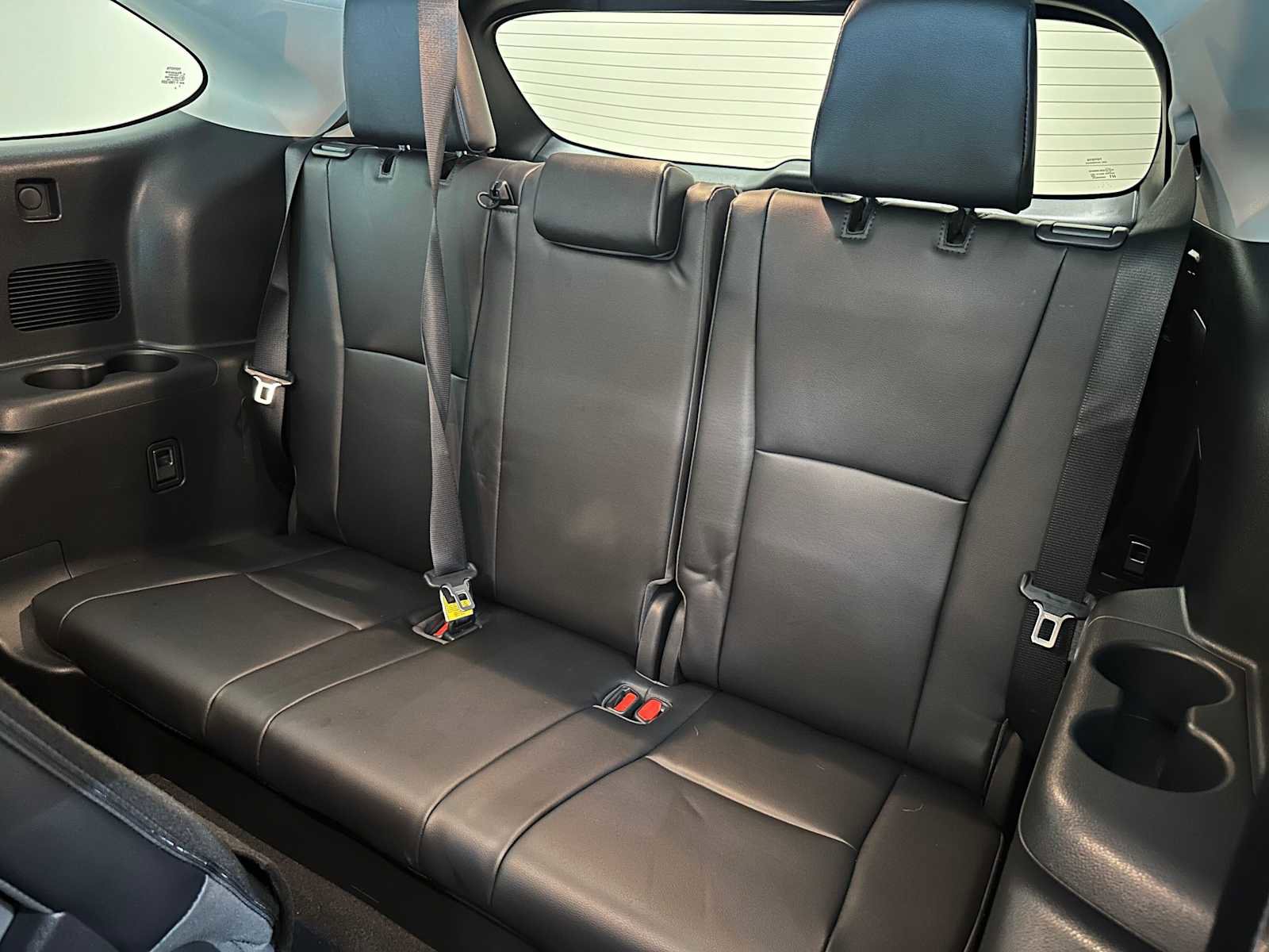 Used 2023 Toyota Highlander XLE AWD/4WD image 25