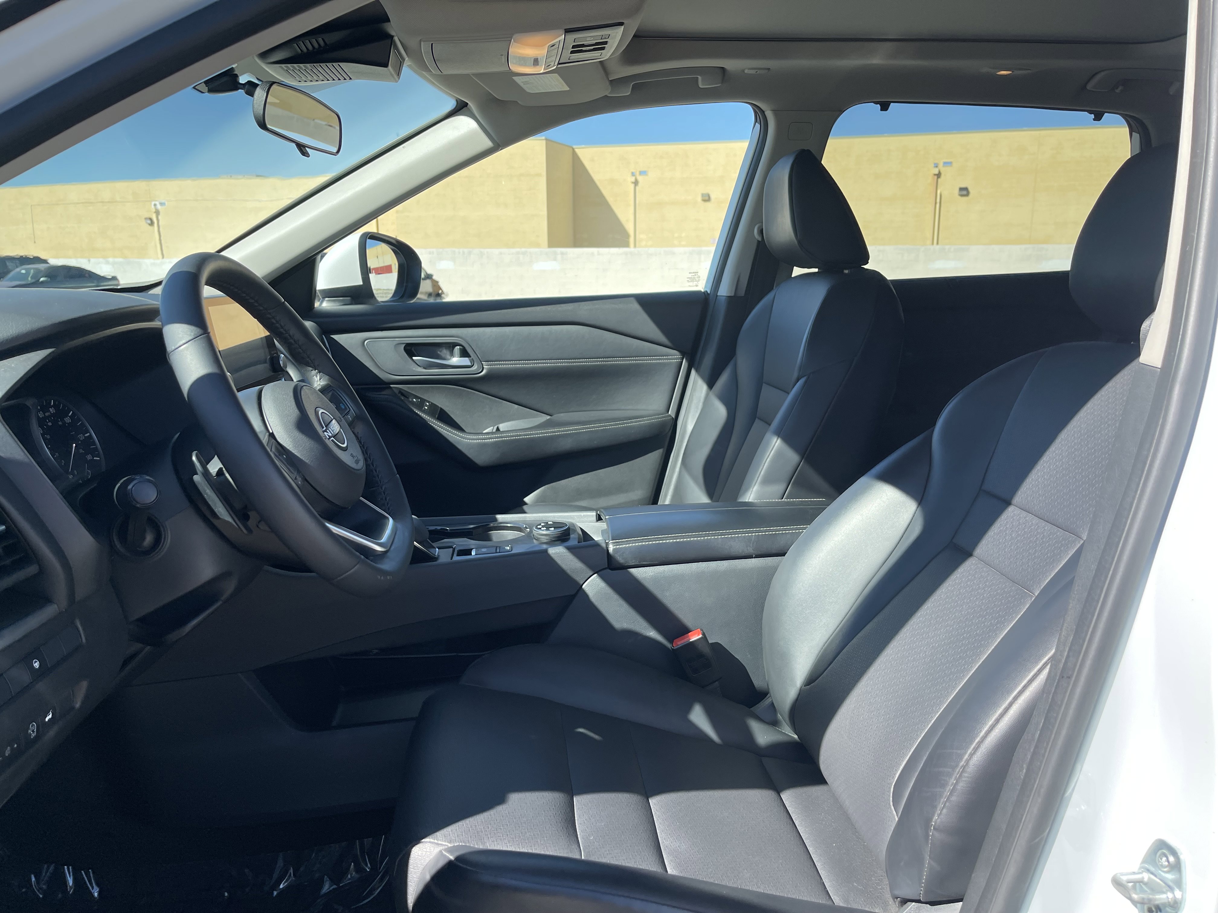 Used 2024 Nissan Rogue SV w/ SV Premium Package image 14