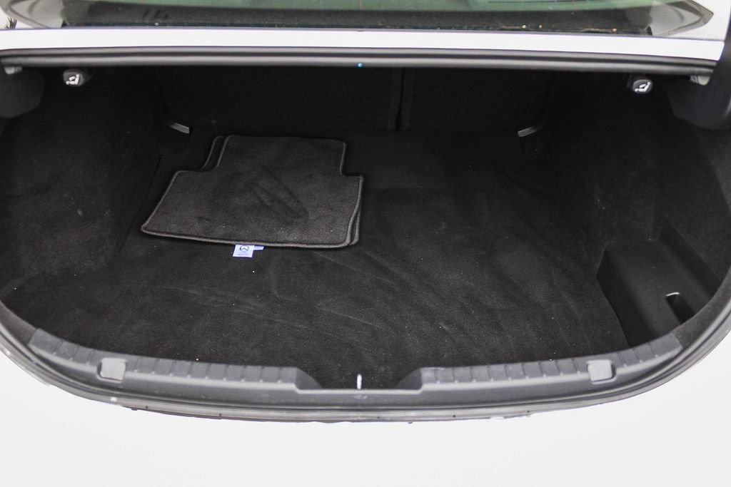 Used 2020 MAZDA MAZDA3 Sedan FWD image 26