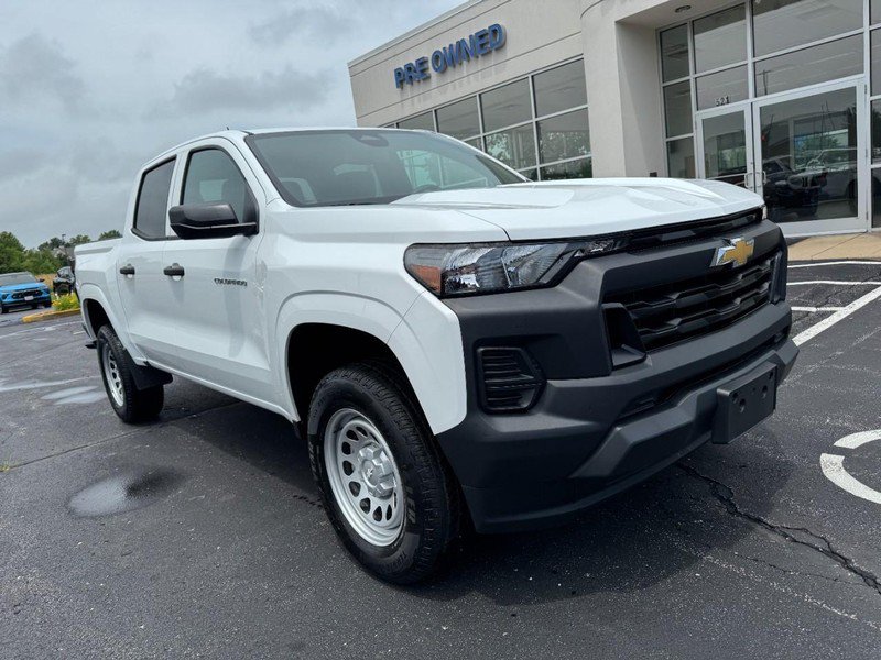 Used 2023 Chevrolet Colorado W/T RWD image 2