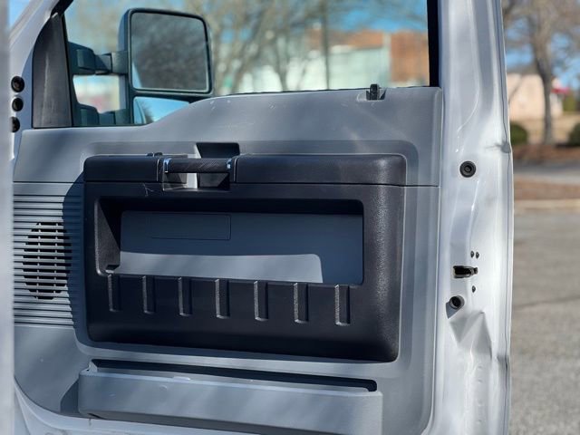 Used 2016 Ford F550 2WD Regular Cab Super Duty image 16