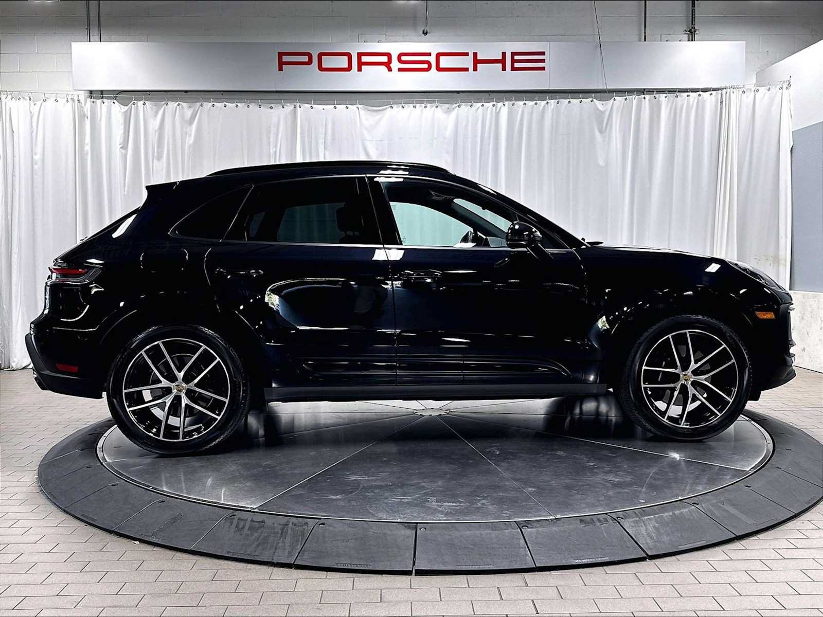 Used 2026 Porsche Macan AWD/4WD image 10