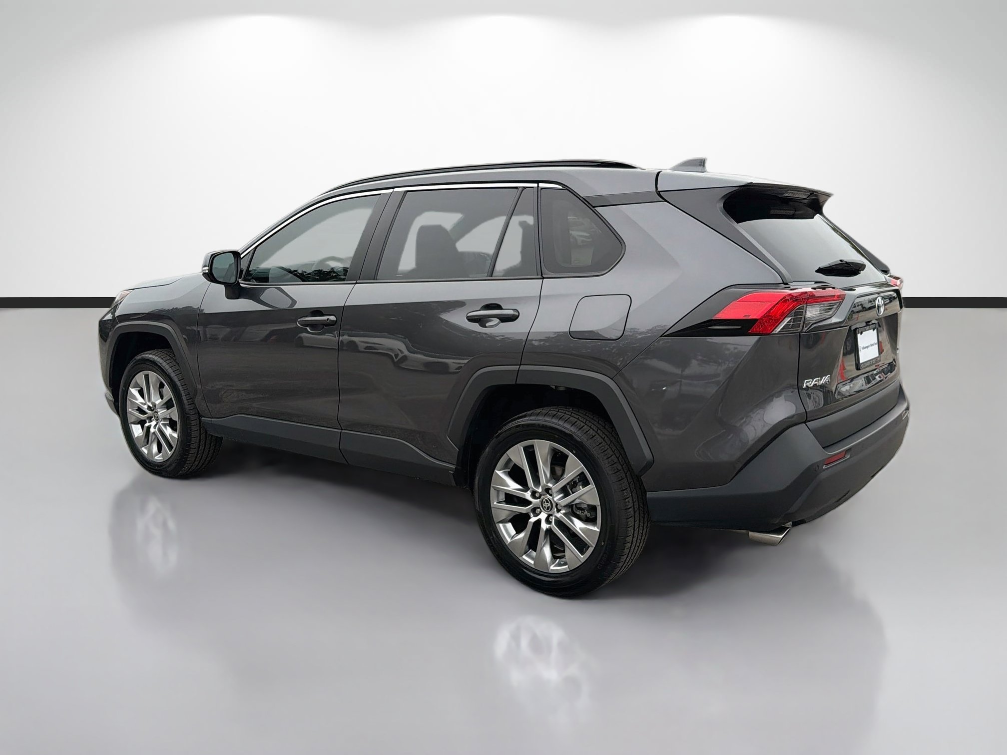 Used 2023 Toyota RAV4 XLE Premium FWD image 5