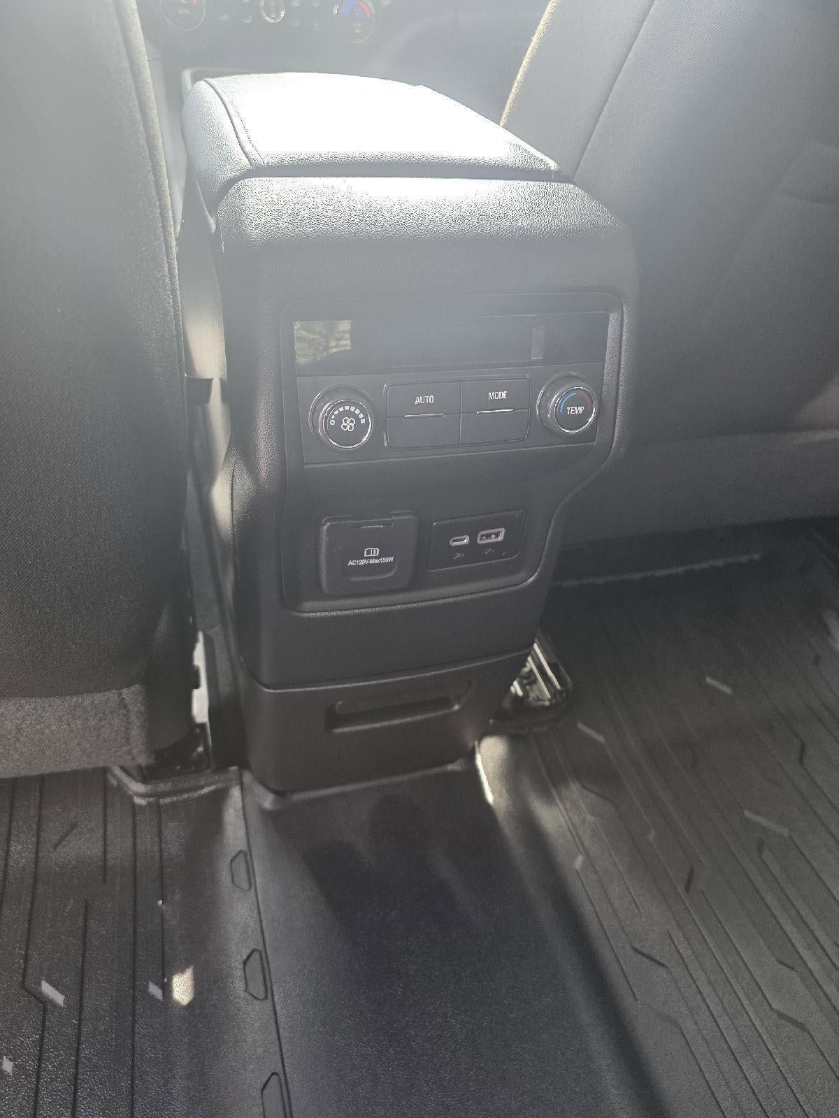 Used 2023 GMC Acadia SLE w/ Driver Convenience Package image 16