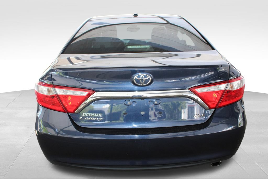 Used 2015 Toyota Camry XLE w/ Moonroof Package FWD image 14