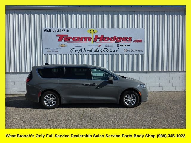 Used 2023 Chrysler Pacifica Touring-L