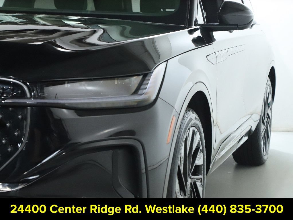 Certified 2025 Lincoln Nautilus Reserve w/ Jet Appearance Package AWD/4WD image 5