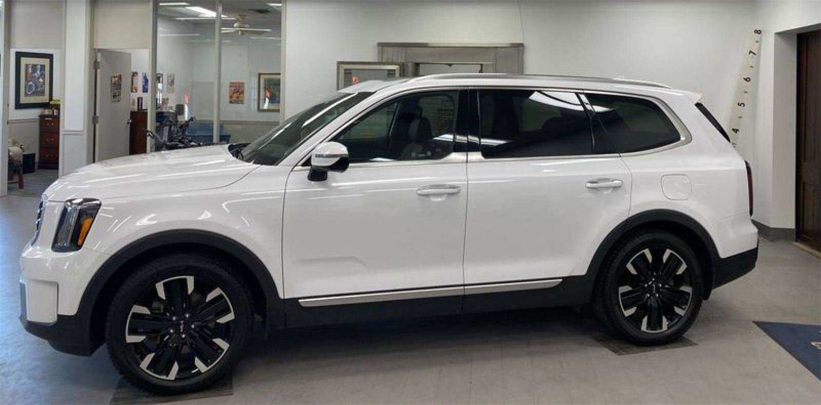 Used 2024 Kia Telluride SX image 2