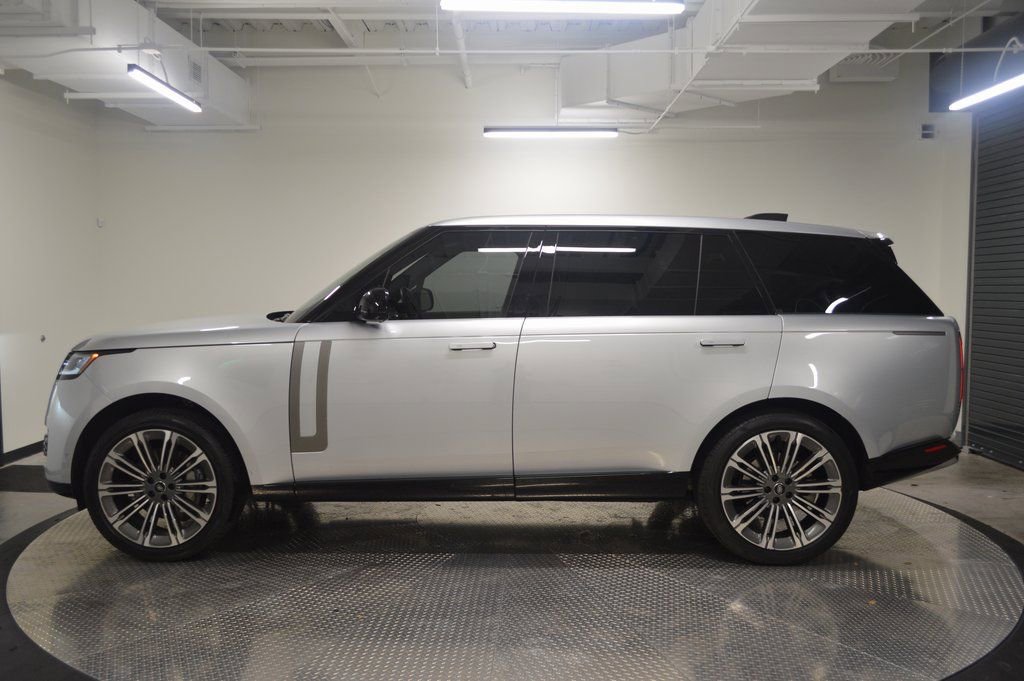 Used 2024 Land Rover Range Rover Long Wheelbase SE video 2
