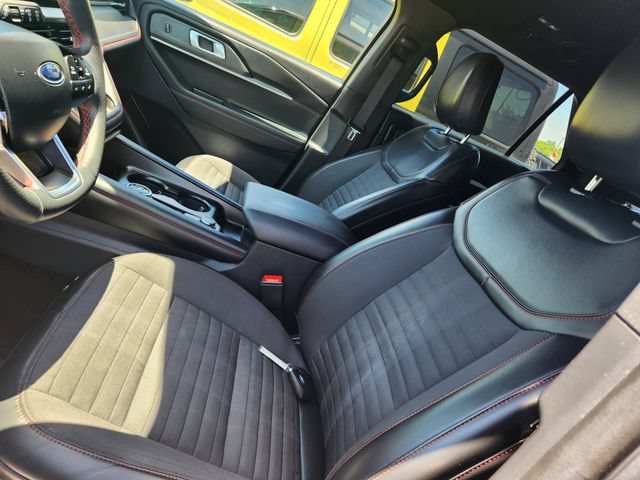 Used 2025 Ford Explorer ST-Line w/ ST-Line Street Pack AWD/4WD image 12