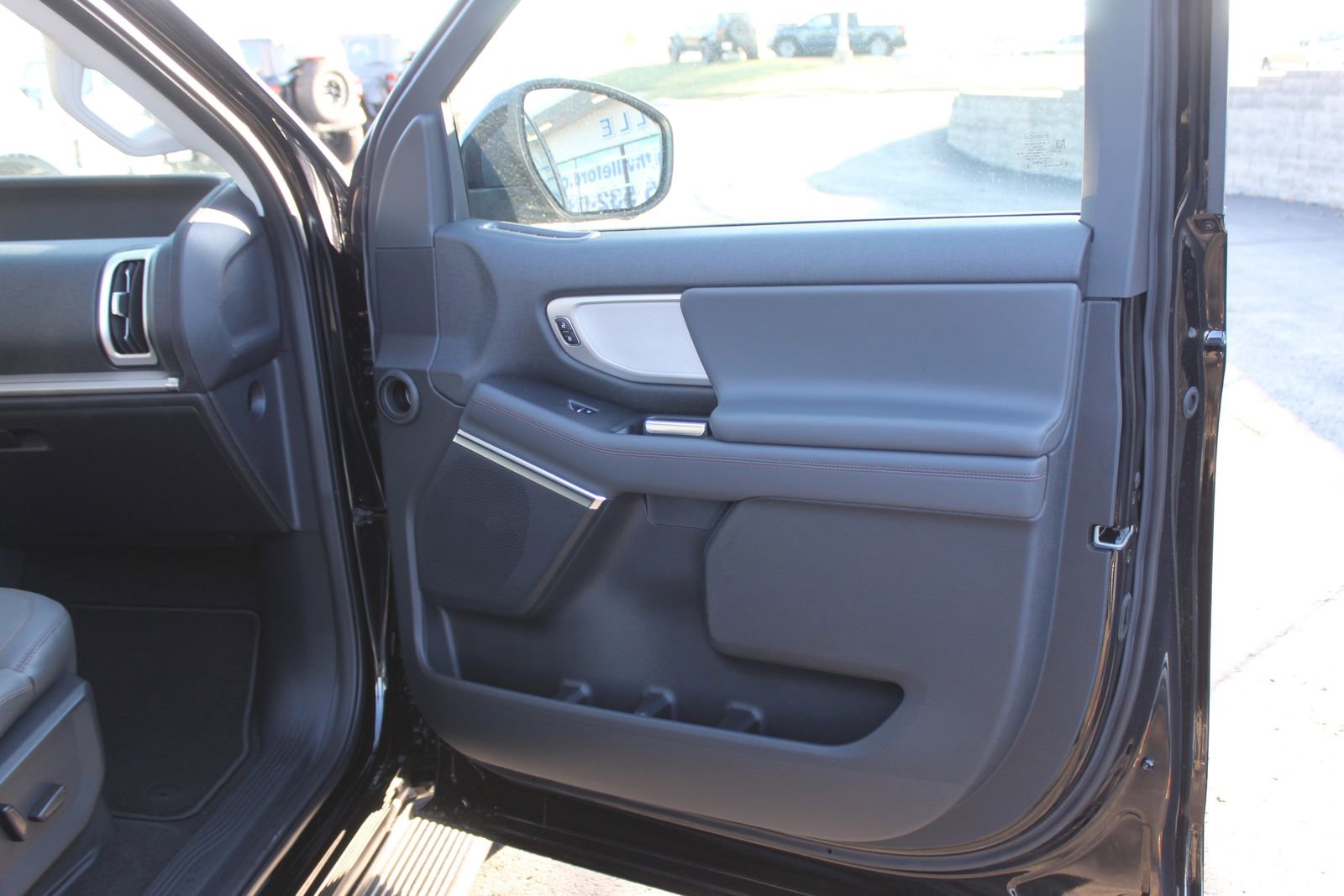 New 2025 Ford Expedition Active AWD/4WD image 9