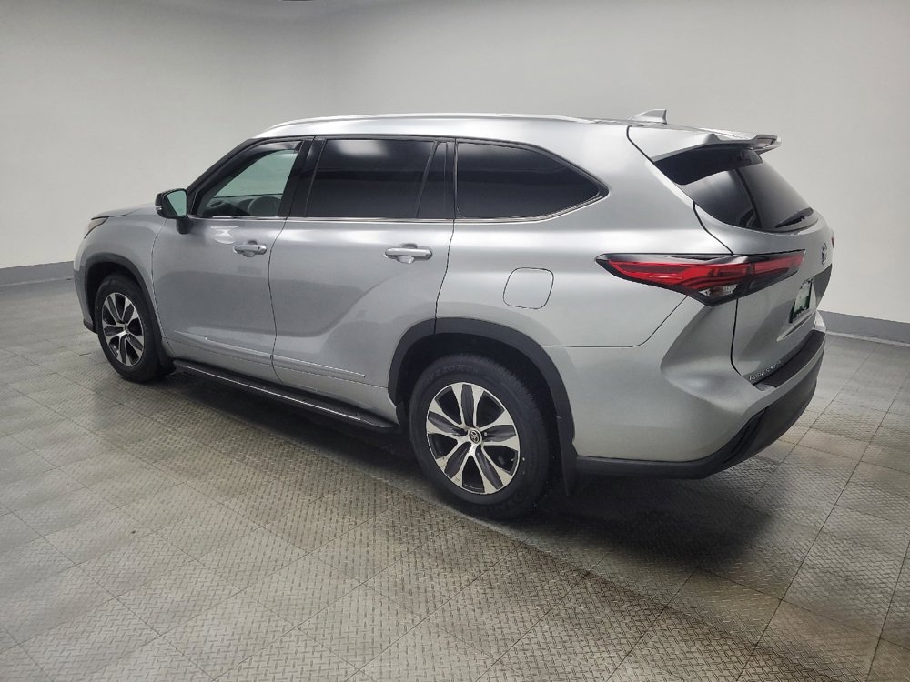 Used 2022 Toyota Highlander XLE image 3