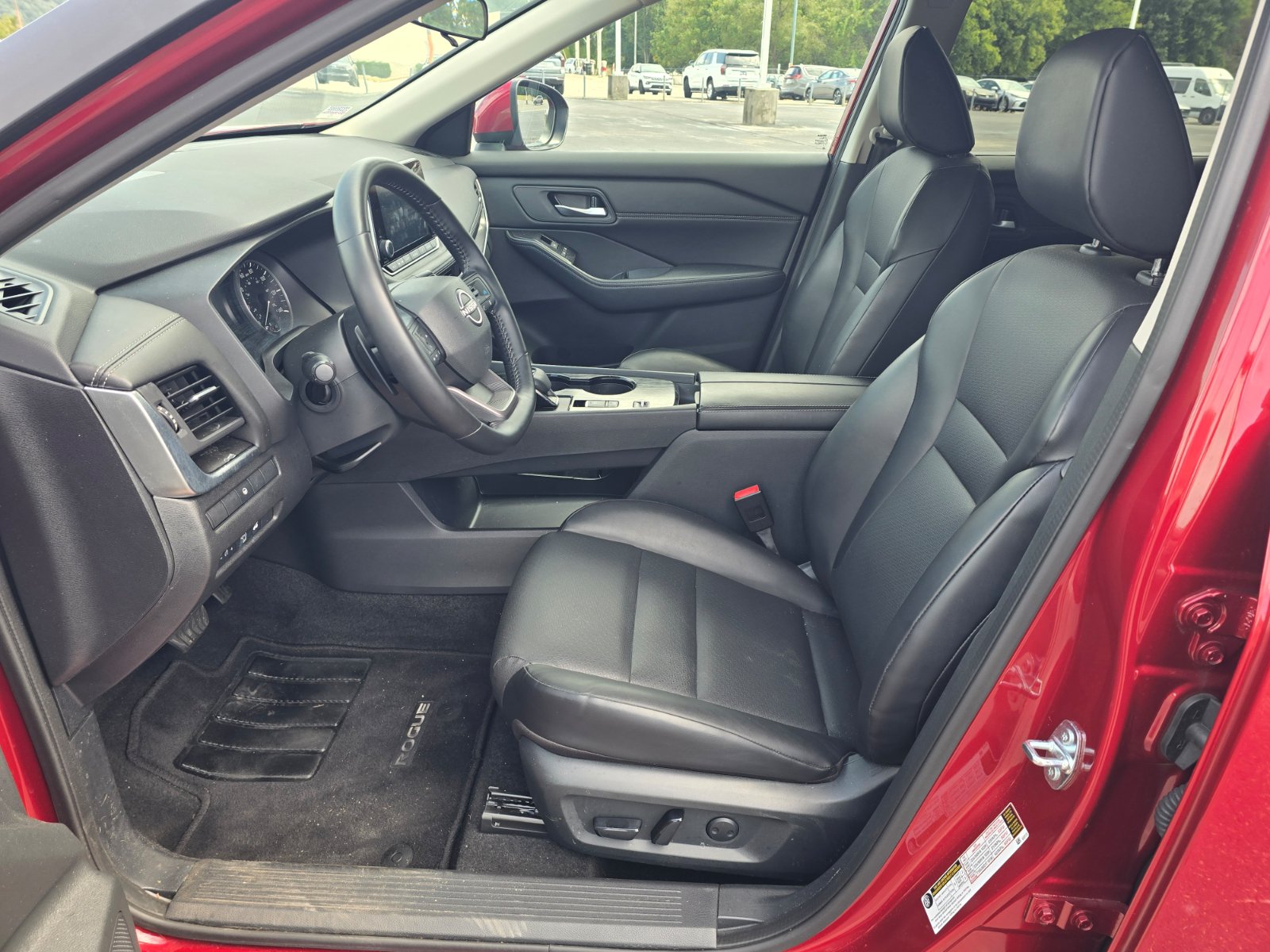 Used 2025 Nissan Rogue SV w/ SV Premium Package FWD image 11