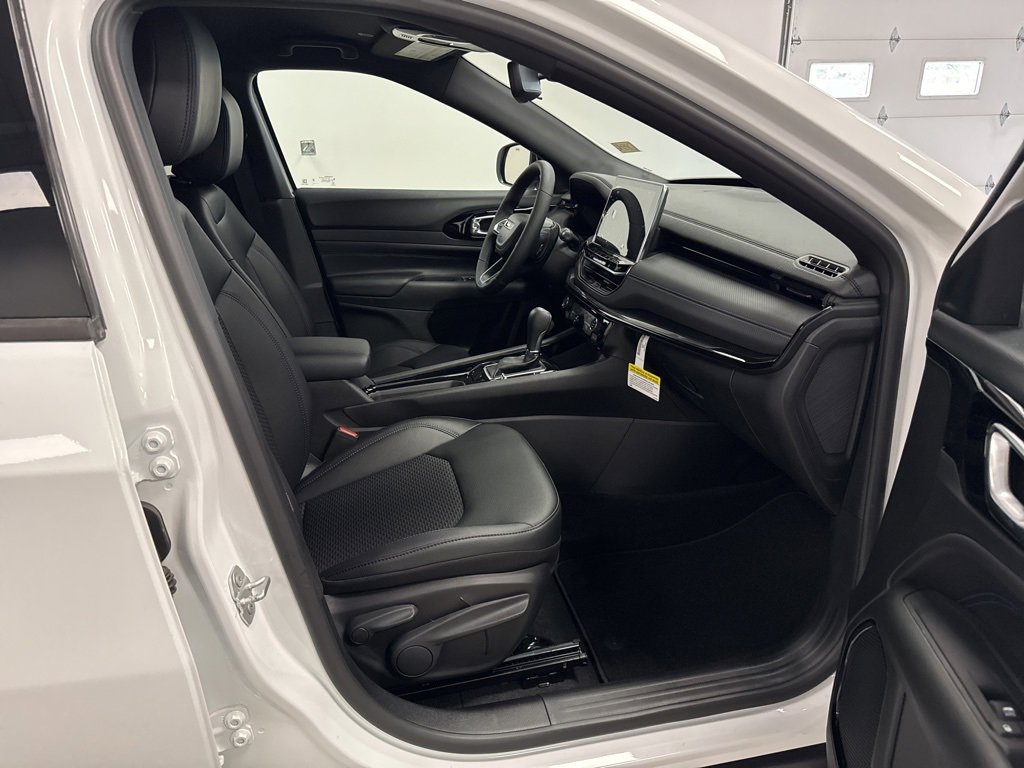 New 2025 Jeep Compass Latitude w/ Altitude Special Edition image 25