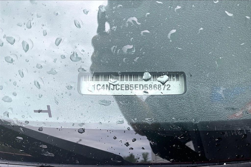 Used 2014 Jeep Compass Latitude FWD image 26