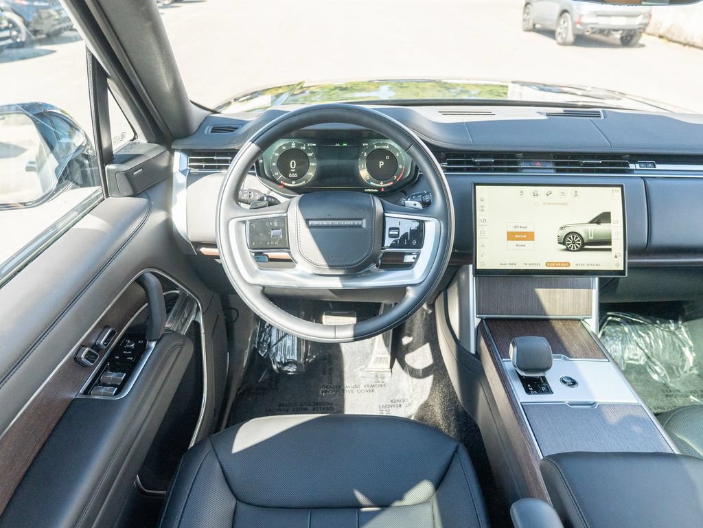 Certified 2026 Land Rover Range Rover SE AWD/4WD image 13