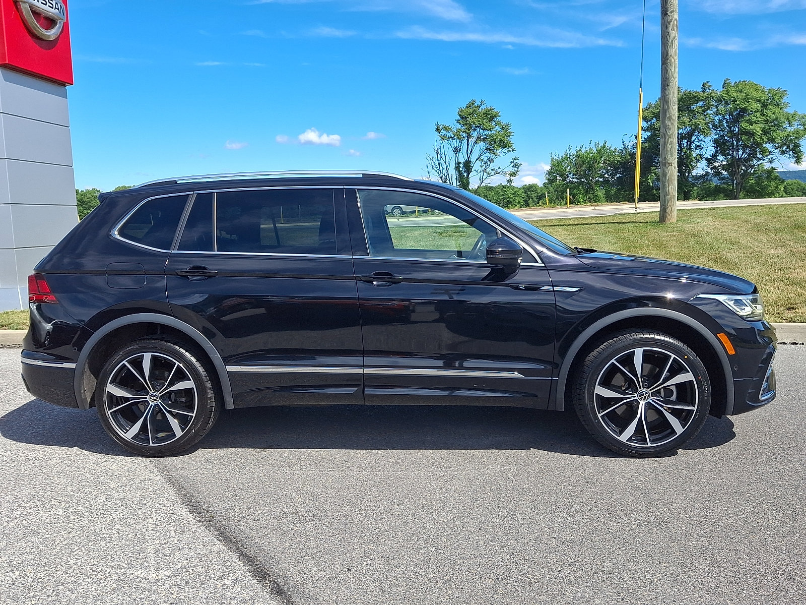Used 2023 Volkswagen Tiguan SEL R-Line AWD/4WD image 8