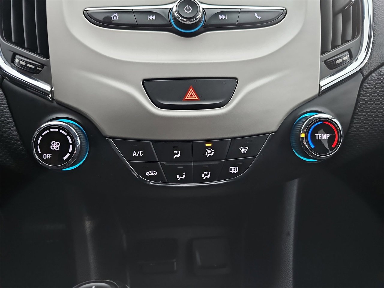 Used 2018 Chevrolet Cruze LS image 26