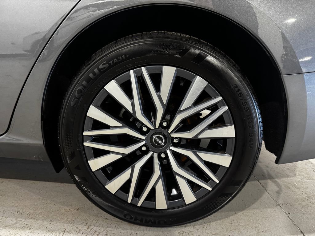 Used 2025 Nissan Altima 2.5 SV image 8