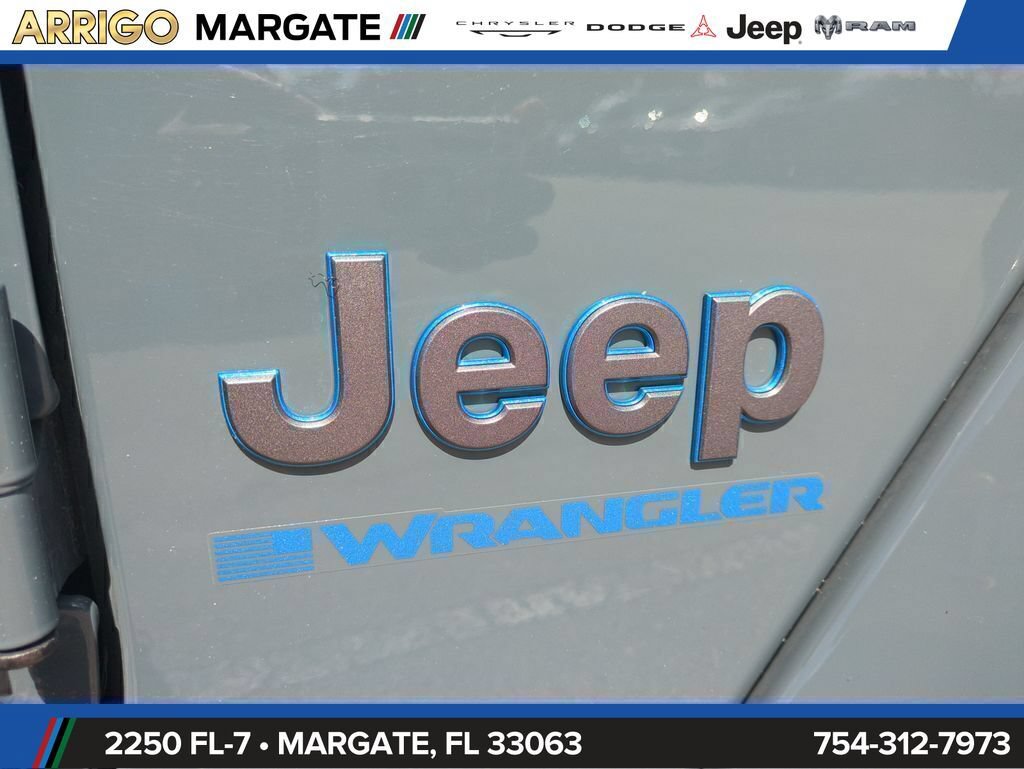 Used 2025 Jeep Wrangler Unlimited Sahara w/ Safety Group AWD/4WD image 32