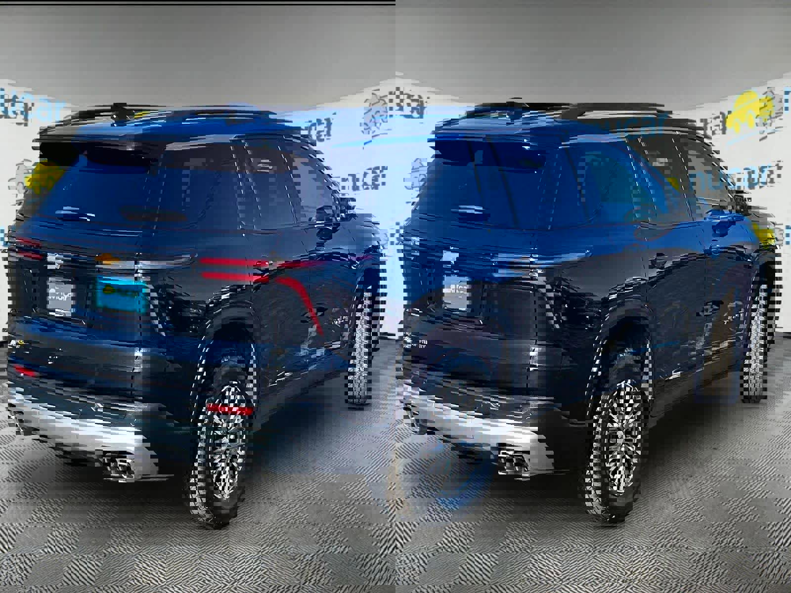 Used 2025 Chevrolet Traverse LT image 6