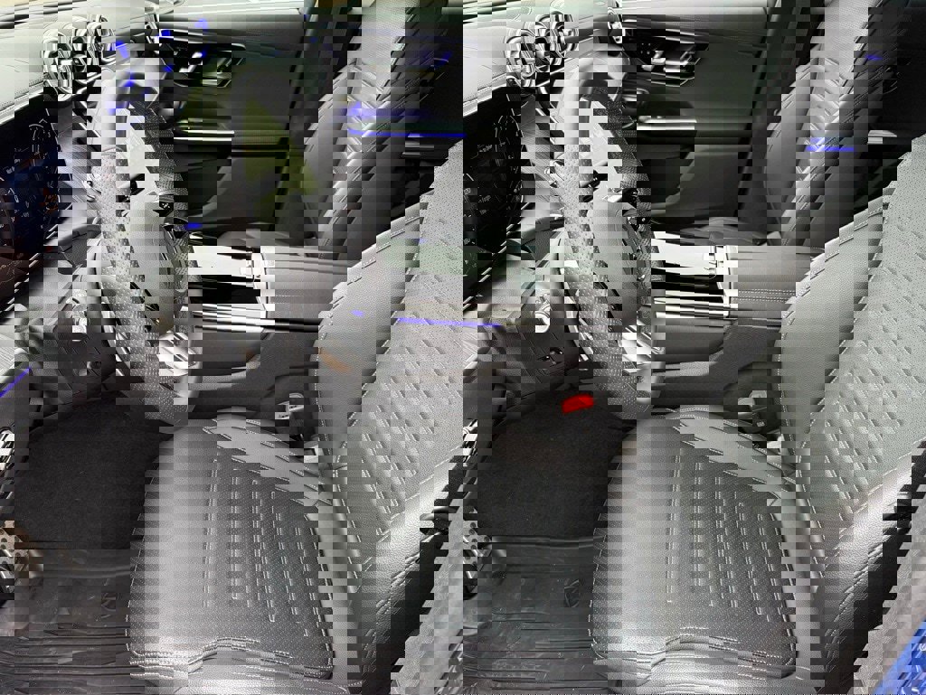 Used 2025 Mercedes-Benz GLC 350e 4MATIC image 15