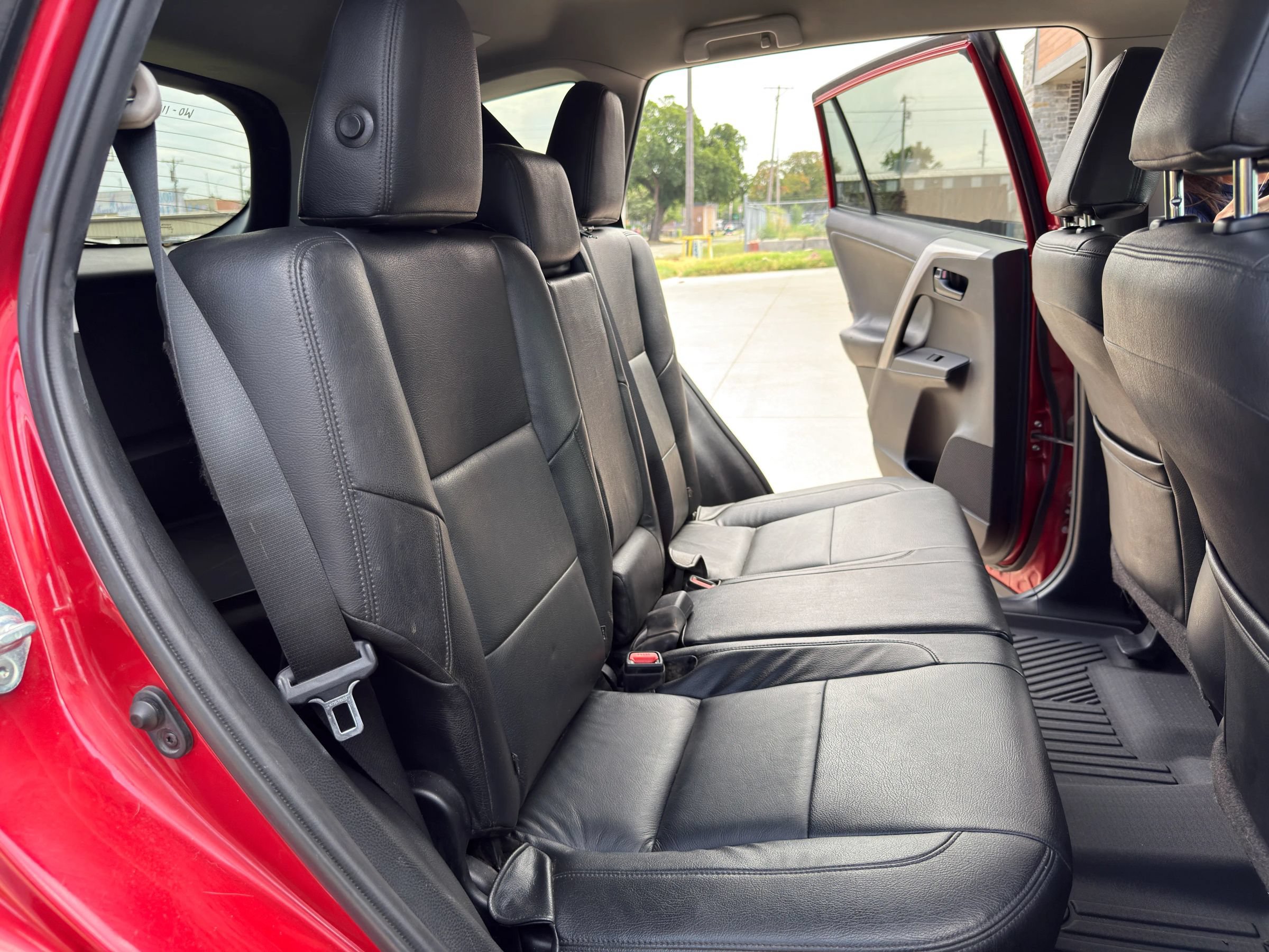 Used 2017 Toyota RAV4 LE FWD image 22