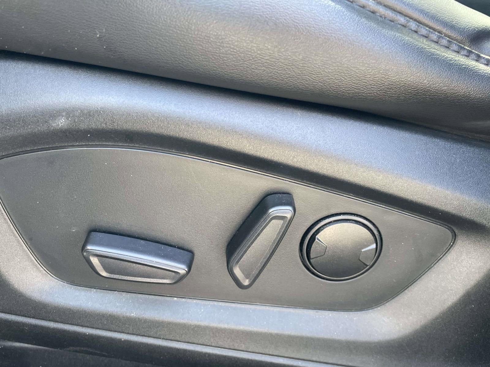 Certified 2022 Ford Explorer XLT w/ Equipment Group 202A image 17