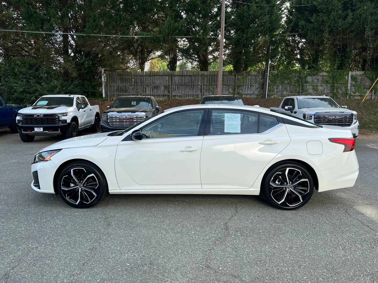 Used 2024 Nissan Altima 2.5 SR FWD image 7