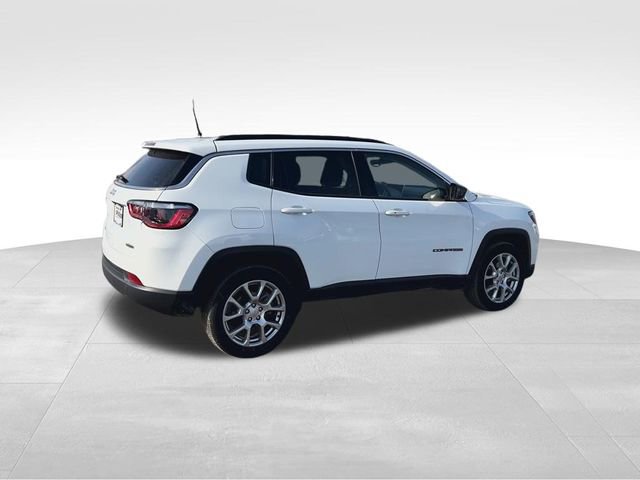 Used 2022 Jeep Compass Latitude image 11
