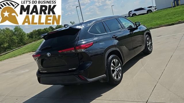 Used 2021 Toyota Highlander XLE AWD/4WD image 8