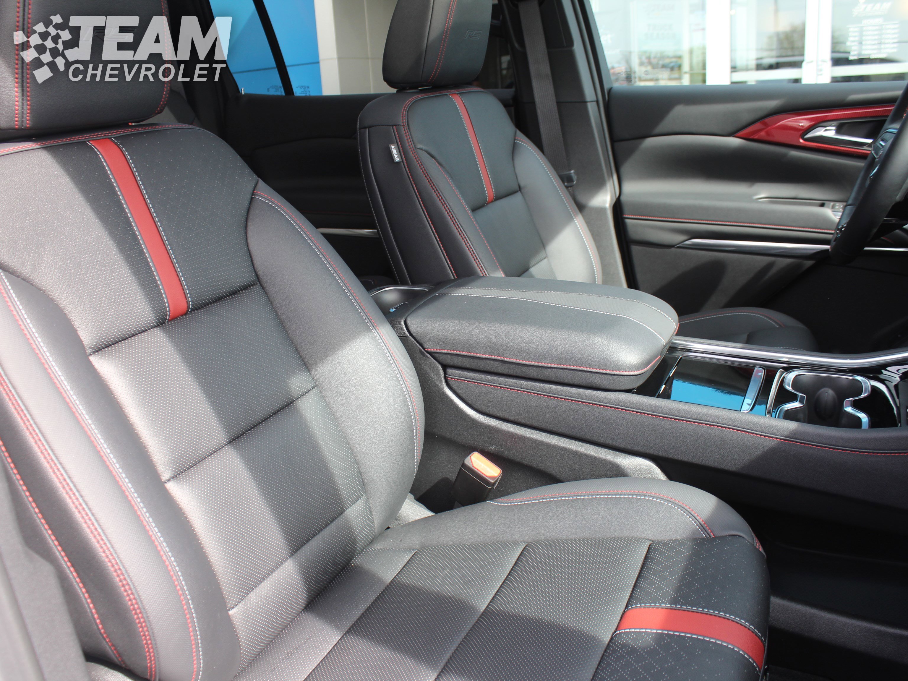 Used 2024 Chevrolet Traverse RS w/ LPO, Floor Liner Package image 31