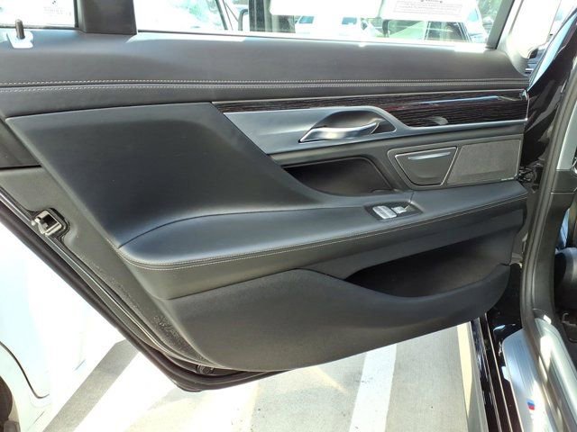 Used 2017 BMW 750i image 16