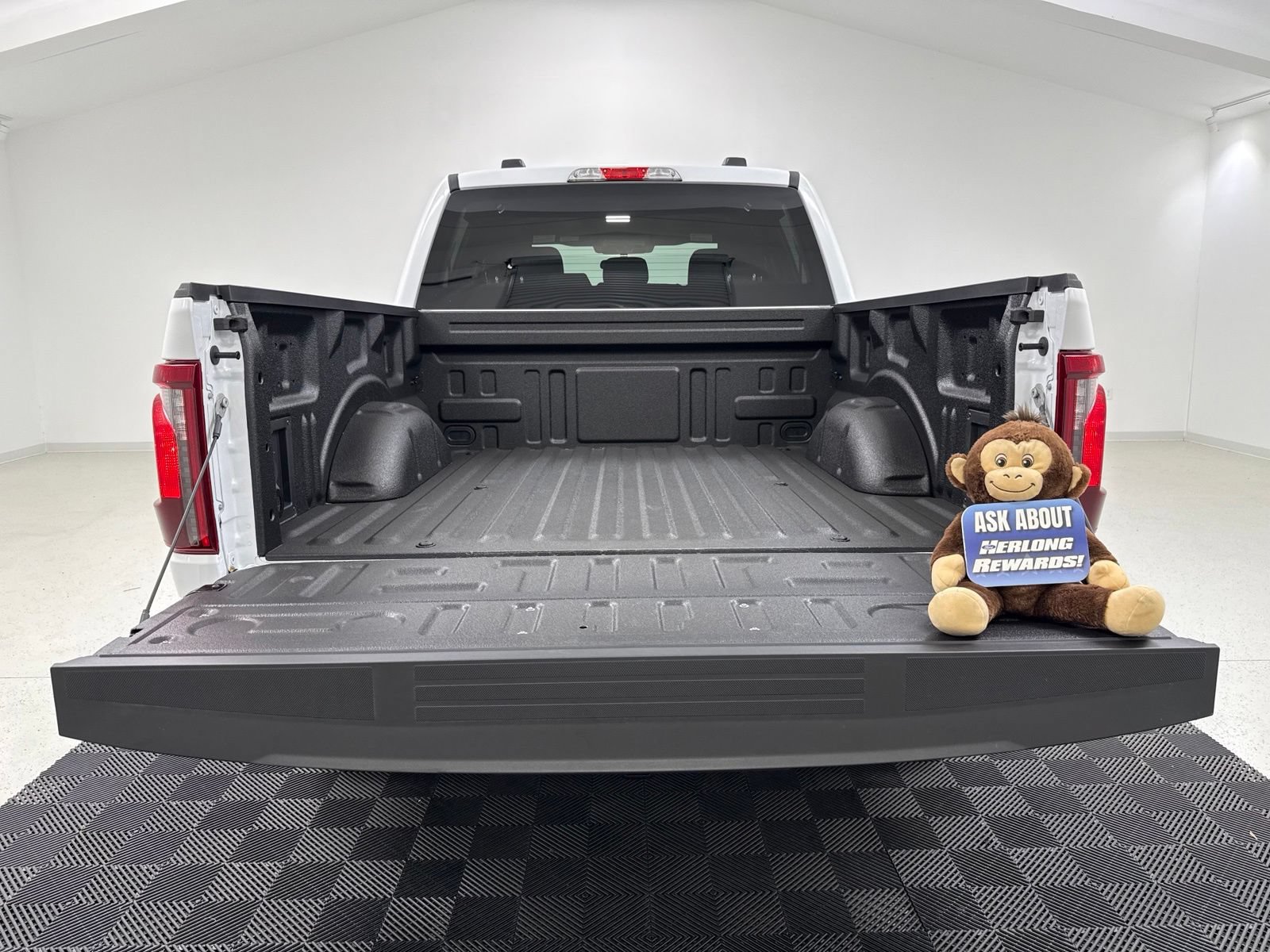New 2026 Ford F150 XLT w/ XLT Black Appearance Package AWD/4WD image 8