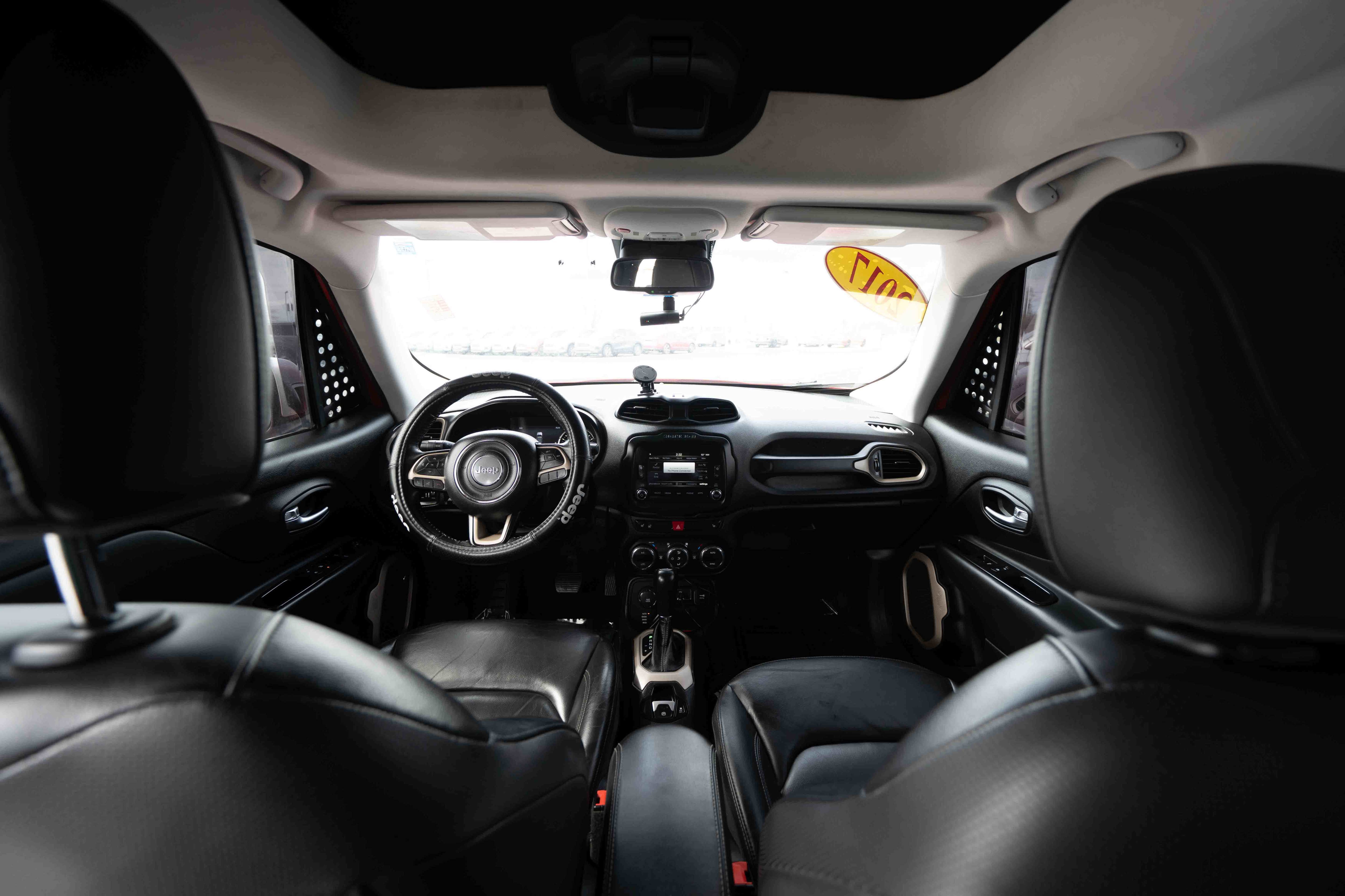 Used 2017 Jeep Renegade Limited image 19