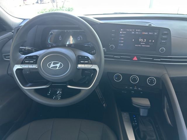 Certified 2026 Hyundai Elantra SE image 17