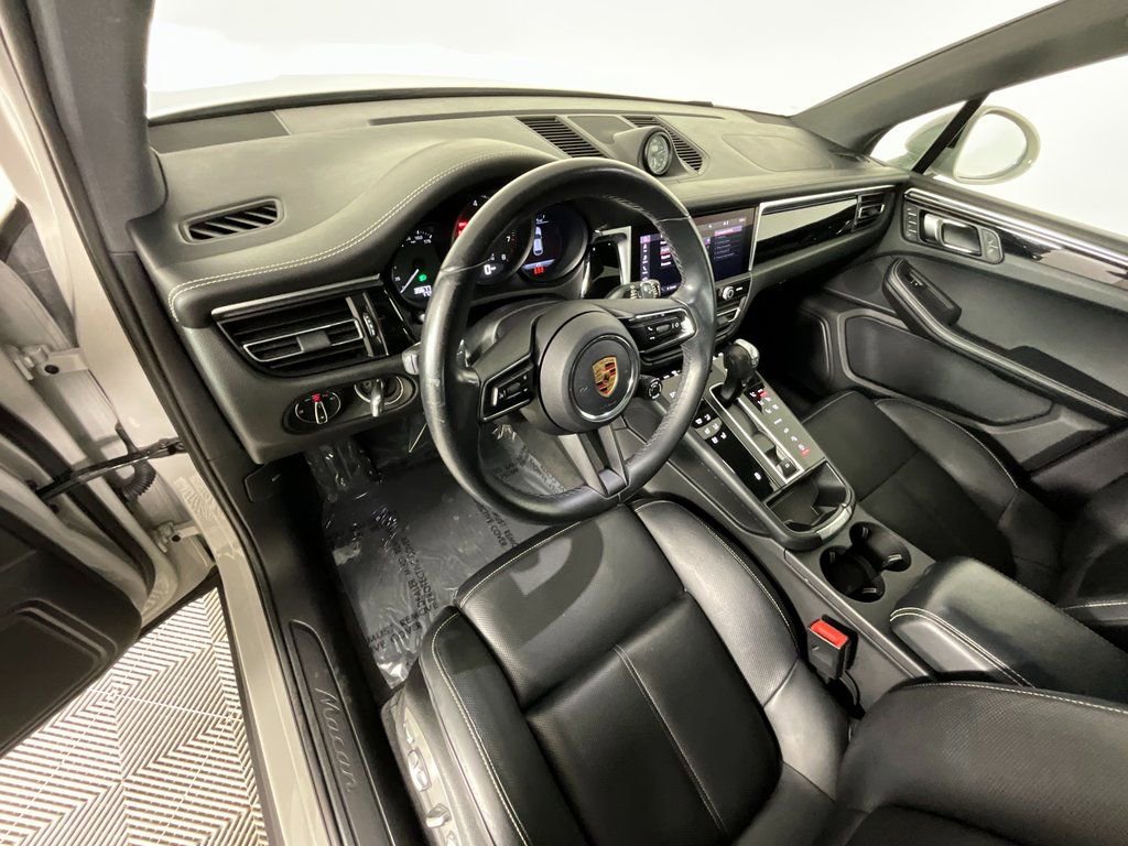 Used 2023 Porsche Macan Turbo image 15