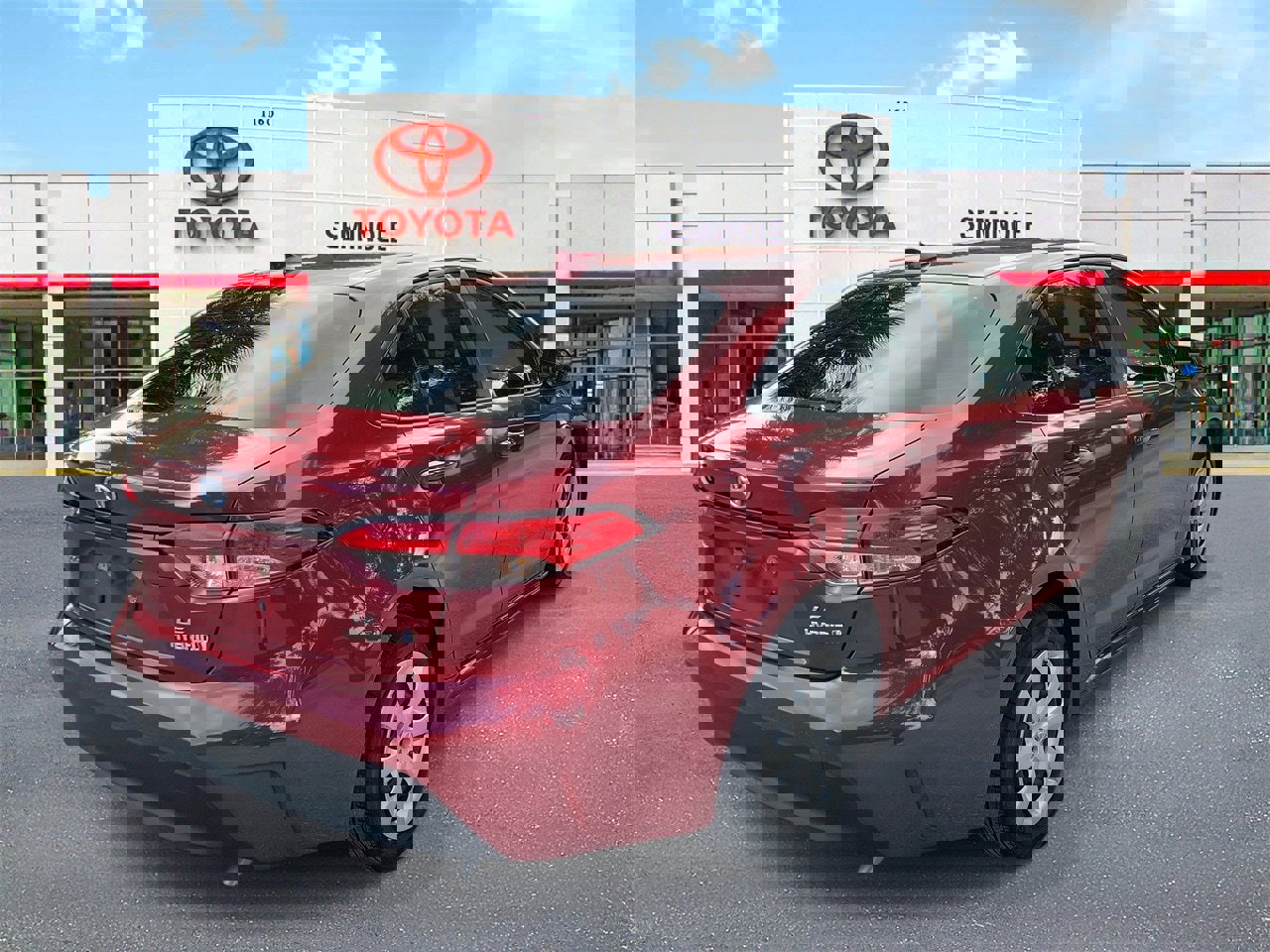 Used 2023 Toyota Corolla LE image 3